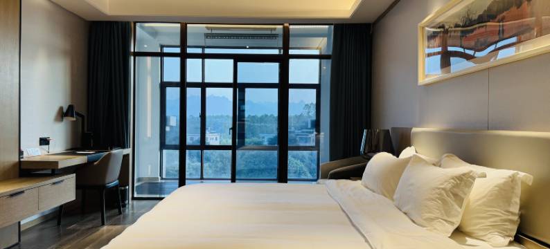 芃谷小镇圣莎拉酒店图片