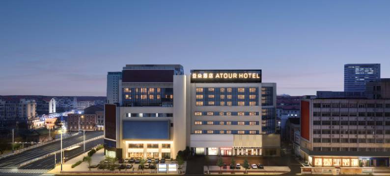 烟台滨海广场所城里大街亚朵酒店图片