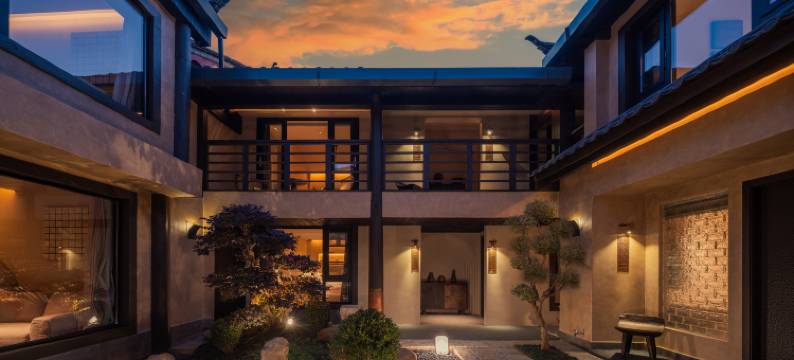 QINGLUAN晴峦·暮雪千川｜阅城鑫奢雪山观景民宿(古城木府店)图片