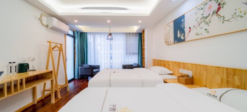 子辰栖舍民宿(贵阳花溪清水江路地铁站店)图片