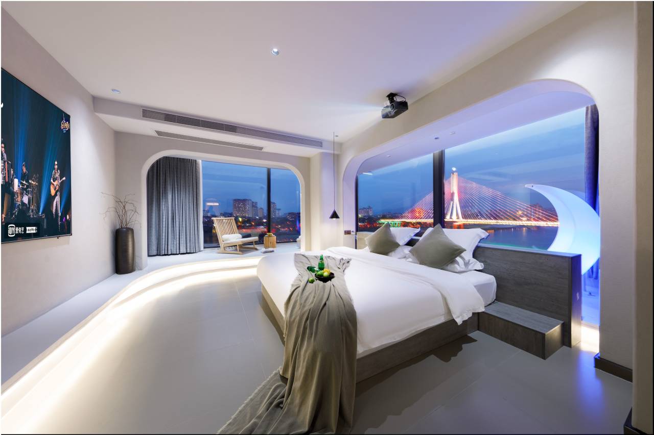 西双版纳景洪云澜夕上·高空江景设计酒店(告庄西双景星光夜市店)图片