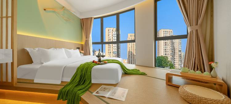 龙猫精灵酒店(李沧万达广场李村地铁站店)图片