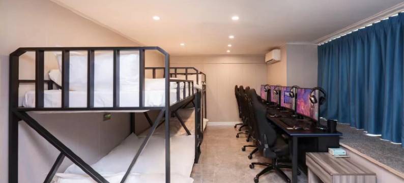 竞派电竞民宿(南京南站河定桥地铁站店)图片