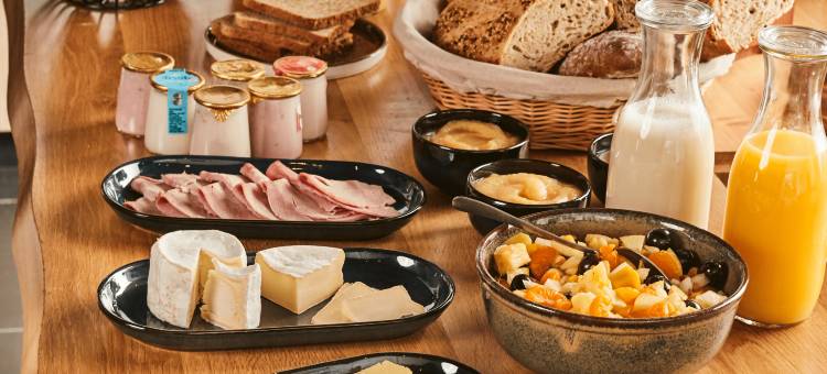 克莱蒙费朗北里永康铂酒店(Campanile NATURE - Clermont Ferrand Nord Riom)图片