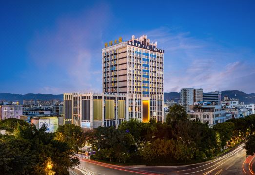 保山隆阳区恒邦大厦亚朵酒店外景图