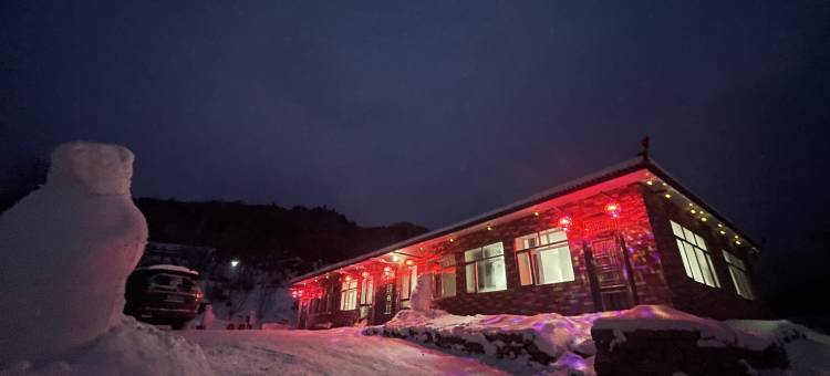 中国雪谷夜雨客栈图片