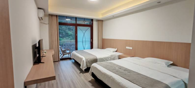 峨眉山望湖客栈(清音阁店)图片