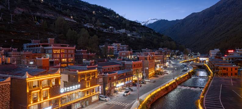 四姑娘山圣地映像酒店图片