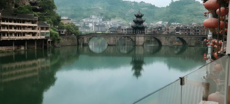 叙旧入影·云锦月villa设计师美学民宿(镇远古城祝圣桥店)图片