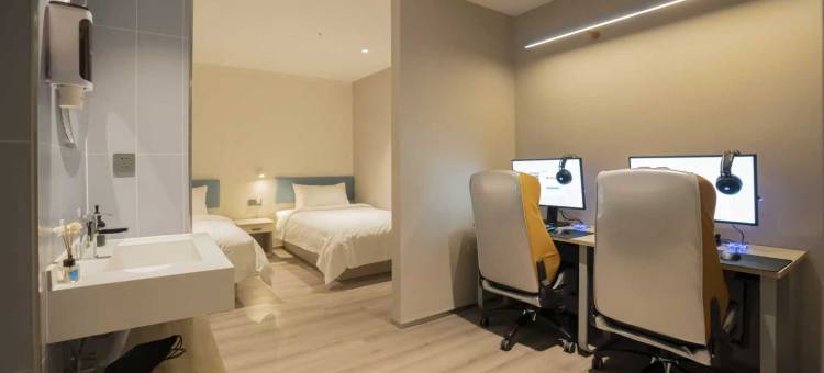 网鱼电竞酒店(上海汽车会展中心安亭地铁站店)图片