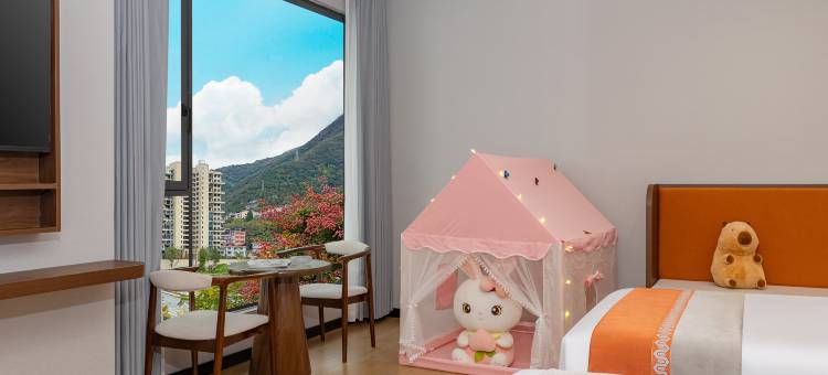 艺锦假日酒店(襄阳保康一中店)图片