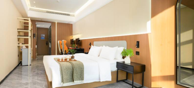 鲤白电竞酒店(长沙开福寺地铁站店)图片