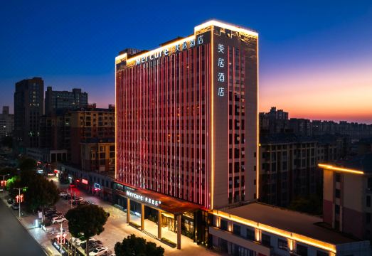 信阳宝鹏广场美居酒店外景图