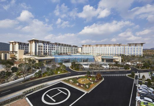 Landing Jeju Shinhwa World Hotels & ResortsHotel Overview