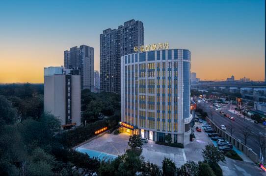 华瑞柠檬酒店(镇江火车站万达广场店)