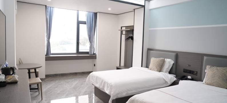 隆安维曼大酒店(华侨管理区店)图片