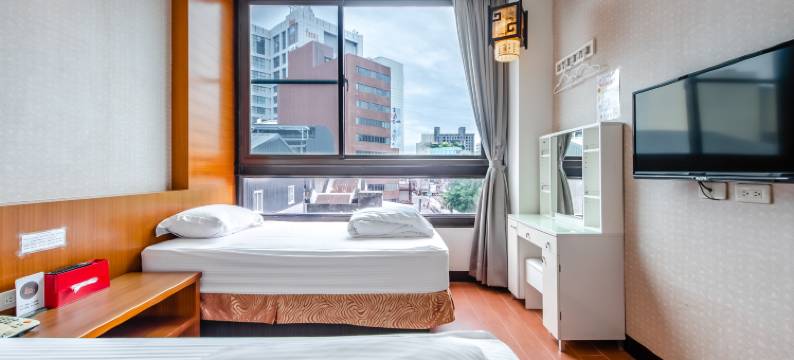 台南来点子站前旅店图片