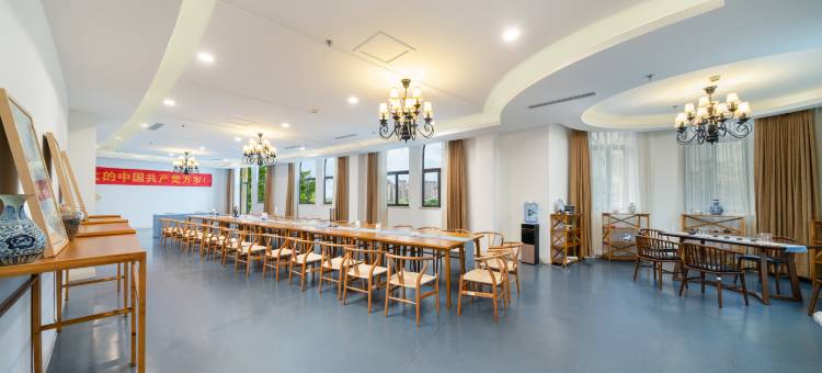 优年生活公寓(南宁江湾路灵龟山公园店)图片