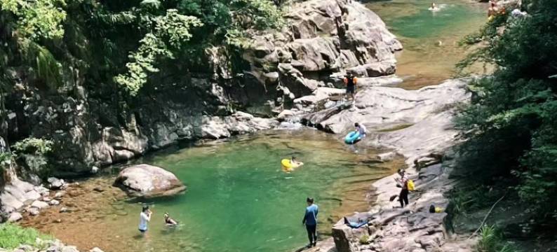 安吉乐逸·乡野溯溪垂钓·星空泳池度假民宿(龙王山漂流店)图片