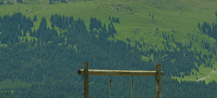 琼库什台听岚山庄图片