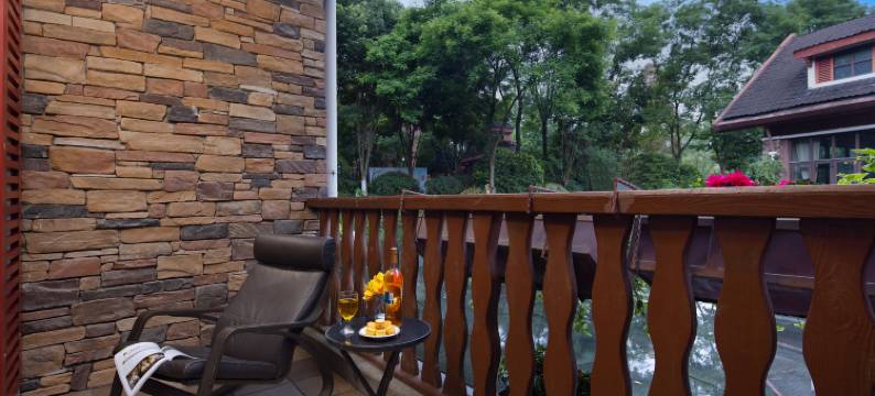 青城山前山景区原石滩酒店(青城山高铁站店)图片