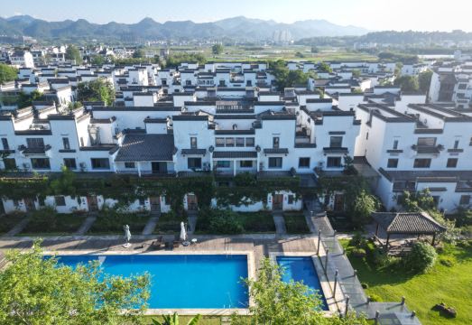Creek Villa Hotel Overview