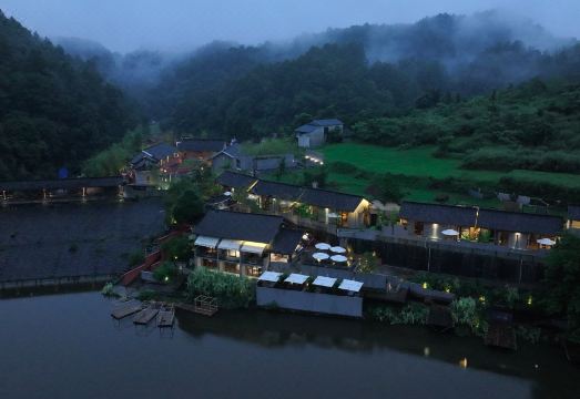 见山KU里部落乡村文化酒店外景图