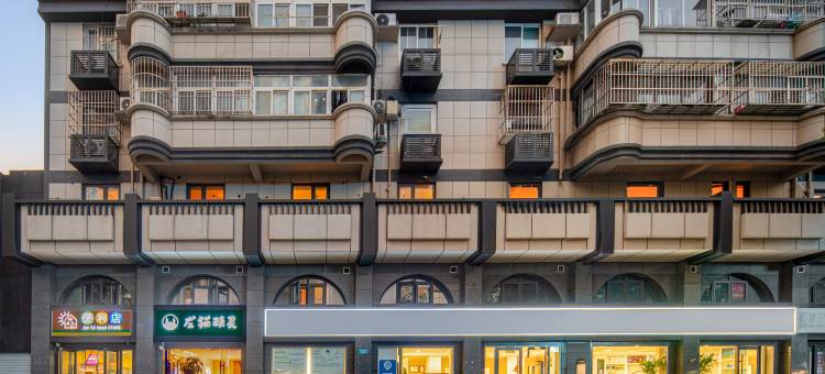 龙猫精灵酒店(南京南站胜太路地铁站店)图片