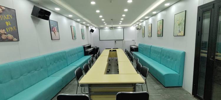 轻住酒店(济钢体育馆鲍山地铁站店)图片