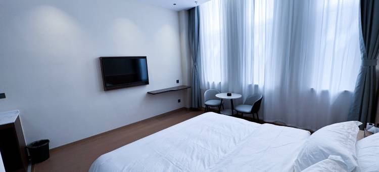 晴川主题酒店(呼和浩特东站机场店)图片