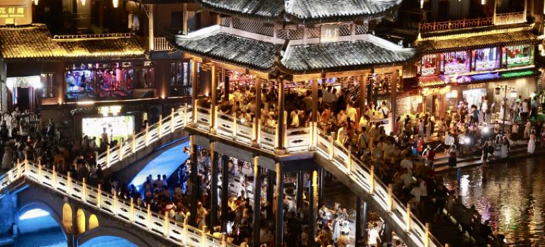 凤凰向云端江景民宿(凤凰古城景区南华门店)图片