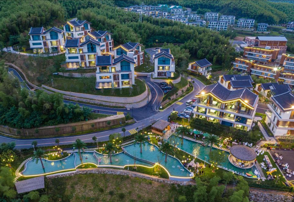 安吉云上草原度假村·半山隐竹酒店外景图