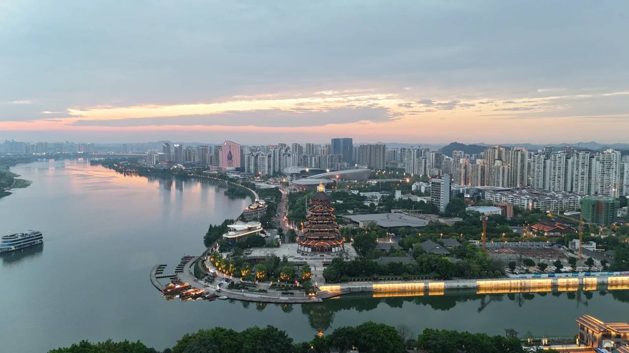 云上端酒店(遂宁万达广场职业技术学院店)图片