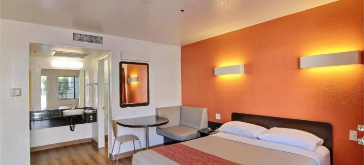 卑诗省纳尔逊堡 6 号汽车旅馆(Motel 6 Fort Nelson, BC)图片