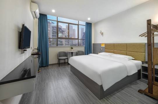 蓝江精品酒店(金马假日广场涪滨路店)