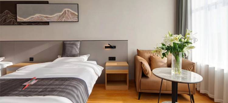 I DO花园酒店(吕梁离石区世纪广场店)图片