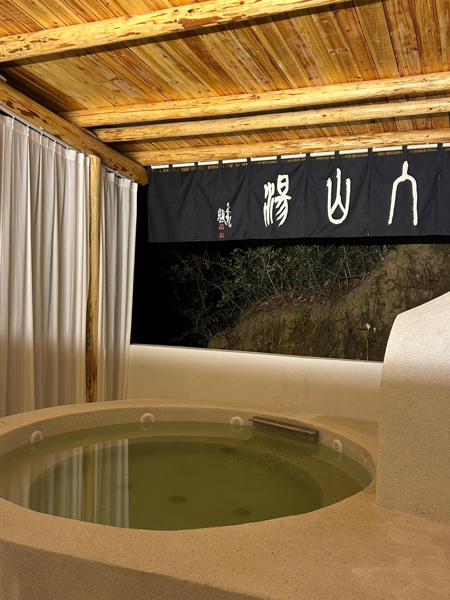 Tingjian·BuZhiZhou Brandy manor wild luxury private soup Homestay (Jinzhai Branch)Over view