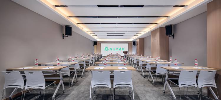 白玉兰酒店(射阳华悦广场店)图片
