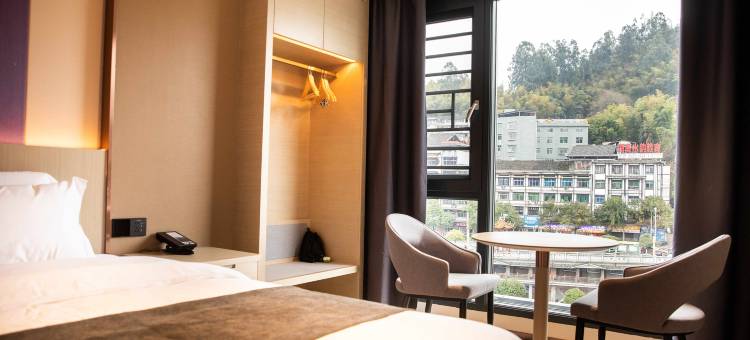 江畔雅居酒店(绥宁县政府店)图片