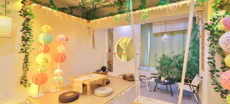 那山那水网红主题观影民宿(延边大学西市场店)图片