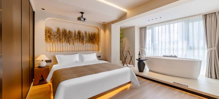 秋寓·设计师智能美宿(汕头珠江路美食街高铁站店)图片