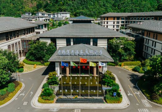 云锡登云温泉度假酒店外景图