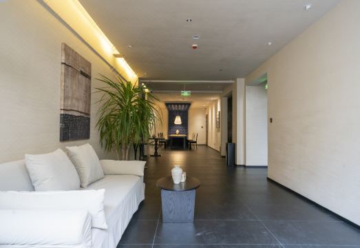 Lanting Inn Hotel Overview