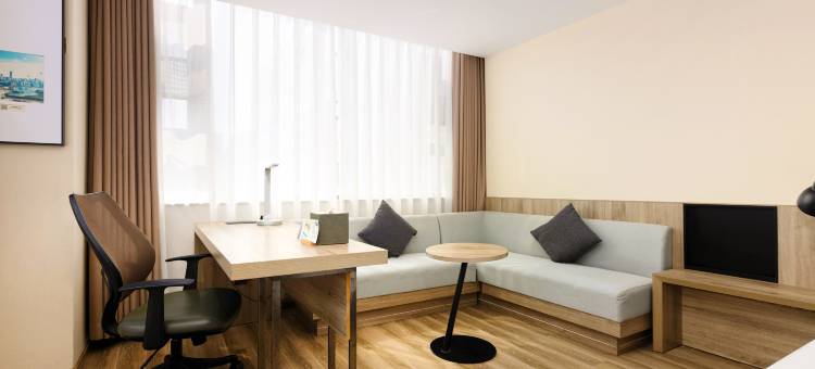 重庆解放碑八一广场亚朵酒店图片