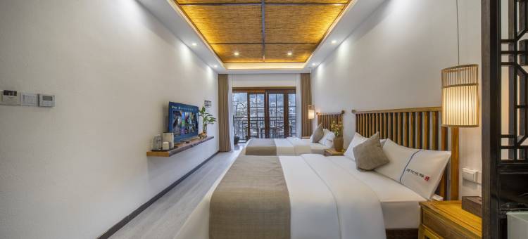 悠悠水畔•高端江景民宿(凤凰古城景区南华门店)图片