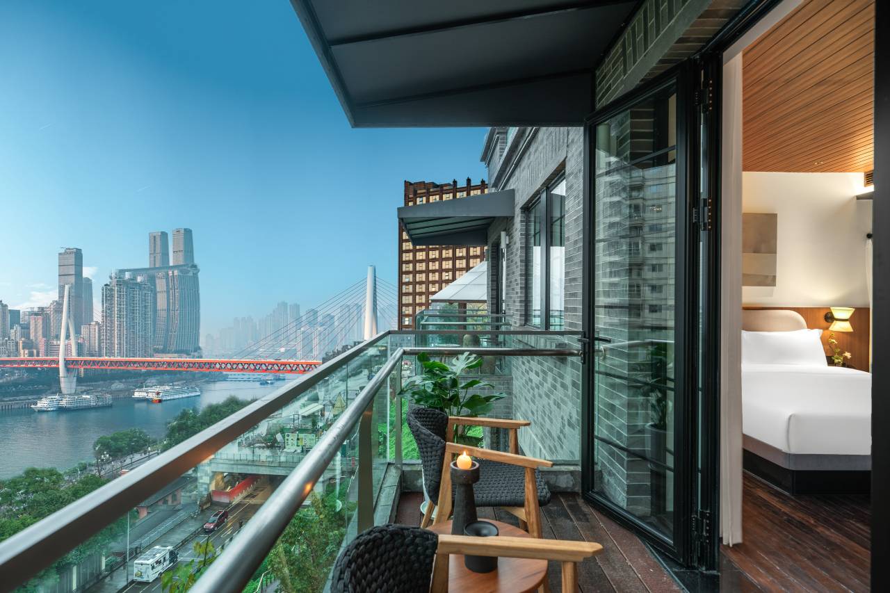 SFEEL设计师酒店(重庆南滨路下浩公交站店)图片