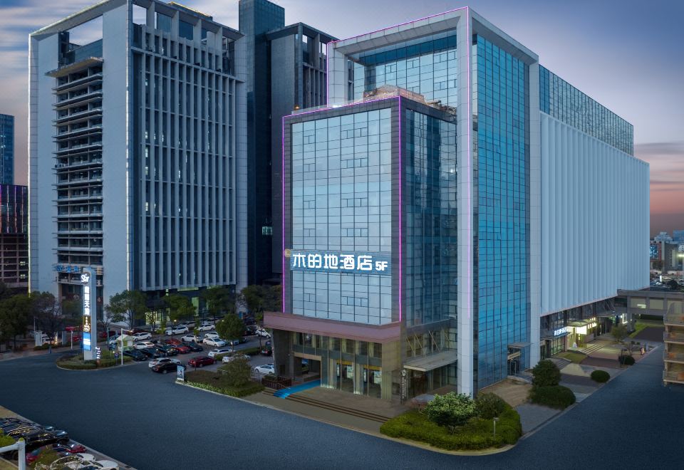 扬州木的地酒店外景图