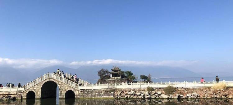 云宝智能酒店(大理高铁站洱海公园景区店)图片