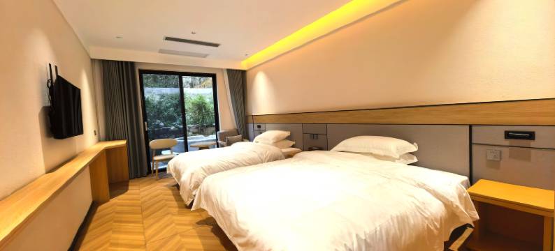 喇以萨森林酒店图片