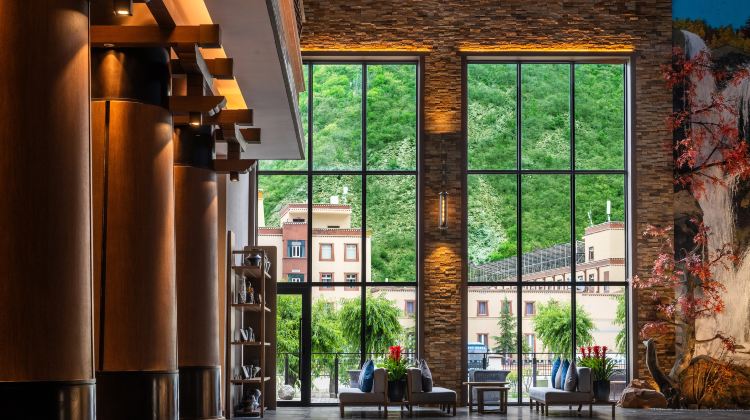 3-Day Autumn & winter pre-sale: Jiuzhaigou & Huanglong · Foliage & Travertine Pools — free VIP lounge access and upgrade to InterContinental Resort Jiuzhai Paradise